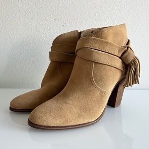 Vince Camuto Fianna Tassel-Belt Booties Ankle Boots Suede Cumino Tan Size 9.5